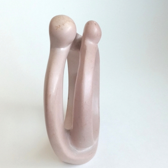 Unique Antique Alabaster Beige Stone Sculpture of Family w/ Child (7 1/2” Tall) - Picture 9 of 15